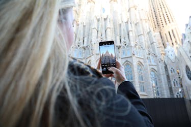 Tour em grupo pequeno pela Sagrada Família com acesso prioritário e guia local especializado